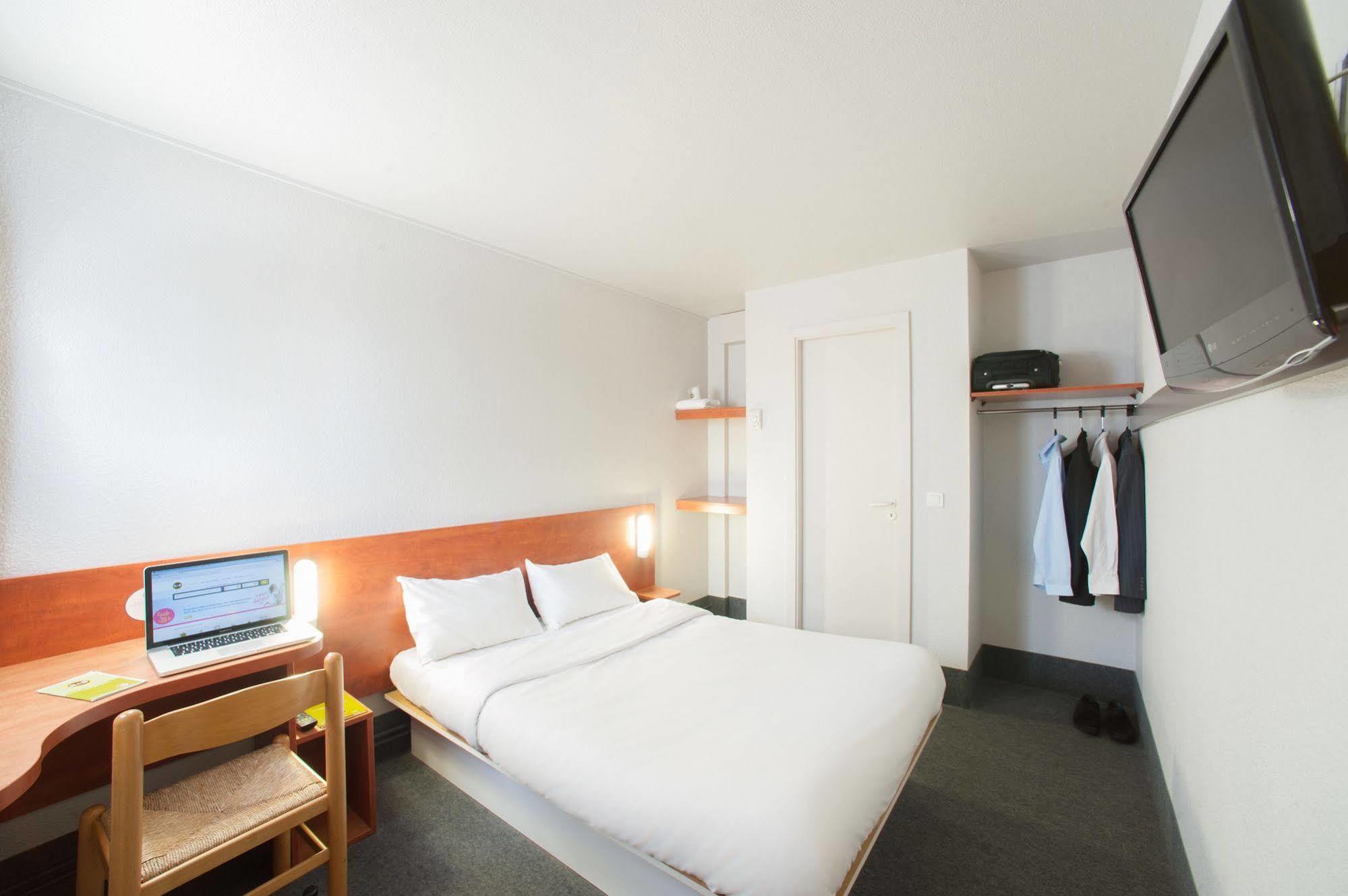 Kyriad Direct Poitiers - Gare Du Futuroscope Chasseneuil-du-Poitou Ngoại thất bức ảnh