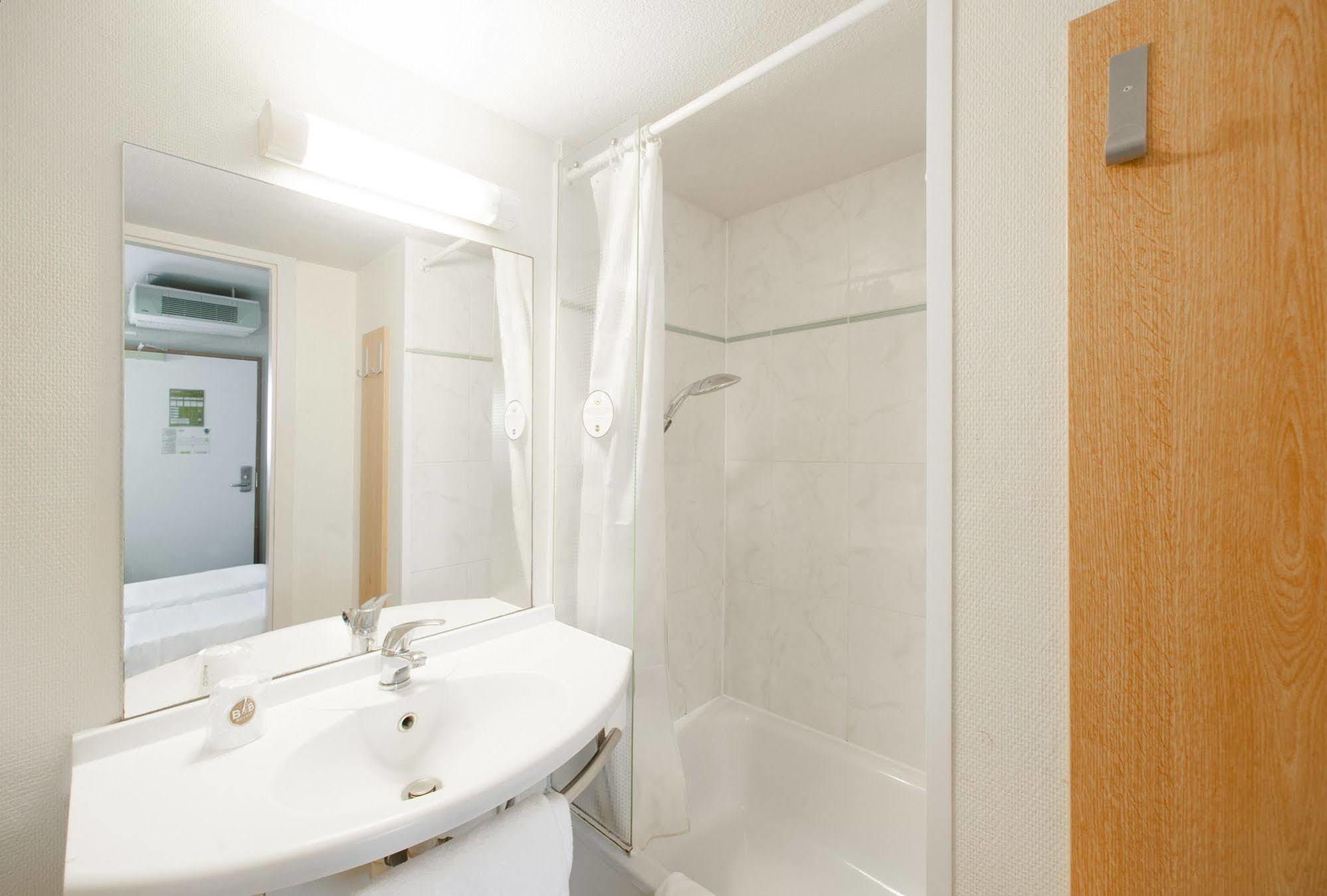 Kyriad Direct Poitiers - Gare Du Futuroscope Chasseneuil-du-Poitou Ngoại thất bức ảnh