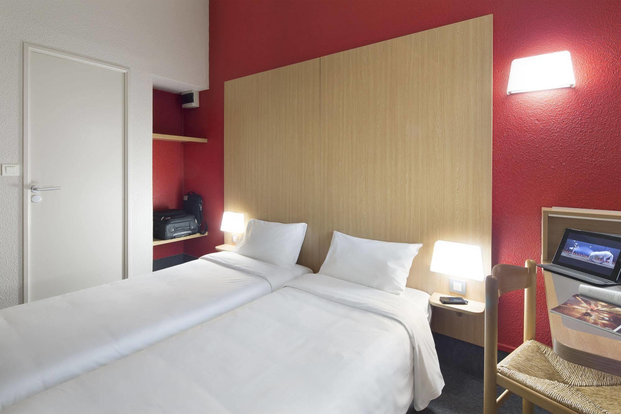 Kyriad Direct Poitiers - Gare Du Futuroscope Chasseneuil-du-Poitou Ngoại thất bức ảnh