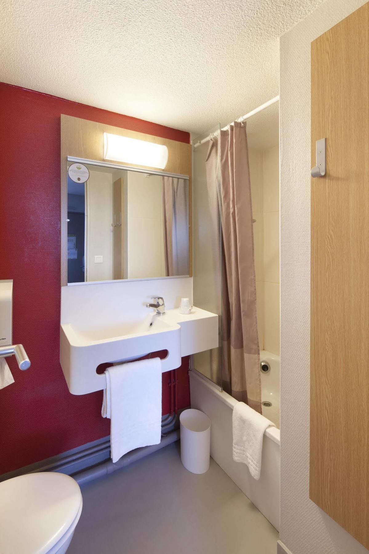 Kyriad Direct Poitiers - Gare Du Futuroscope Chasseneuil-du-Poitou Ngoại thất bức ảnh