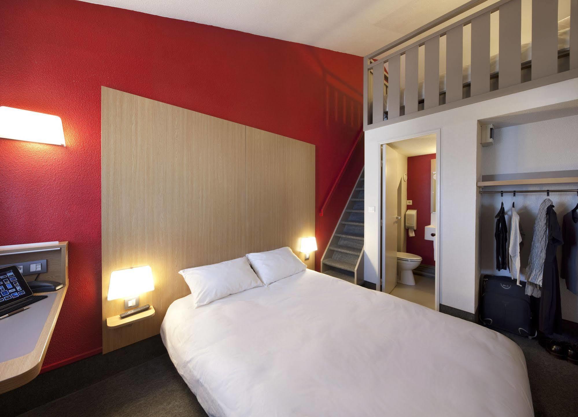 Kyriad Direct Poitiers - Gare Du Futuroscope Chasseneuil-du-Poitou Ngoại thất bức ảnh